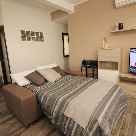 Eur Bright Spacious Terraced Apartment With Private Parking Only For Small Cars โรม ภายนอก รูปภาพ
