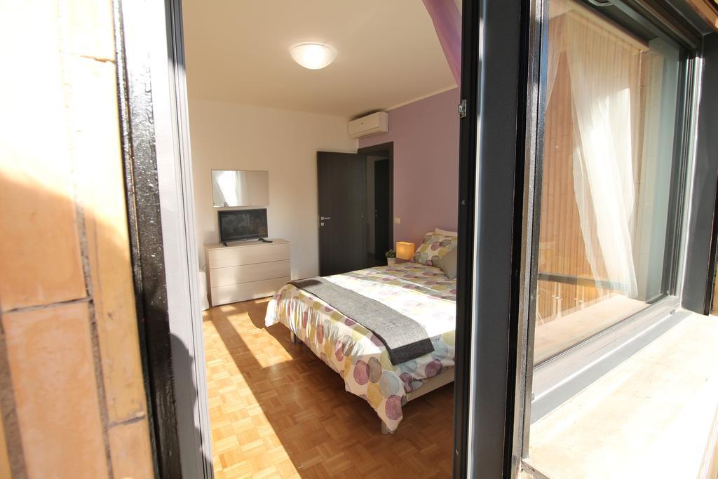 Eur Bright Spacious Terraced Apartment With Private Parking Only For Small Cars โรม ภายนอก รูปภาพ